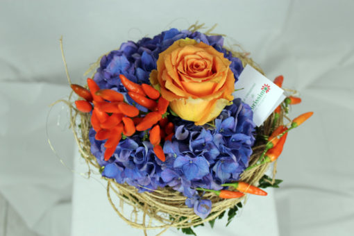 Bouquet ortensia viola peperoncino e rosa arancio